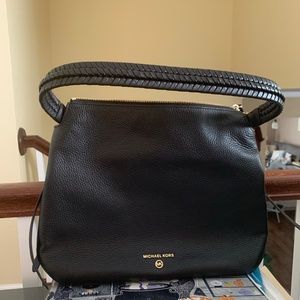 Grand Large Pebbled Leather Shoulder Bag